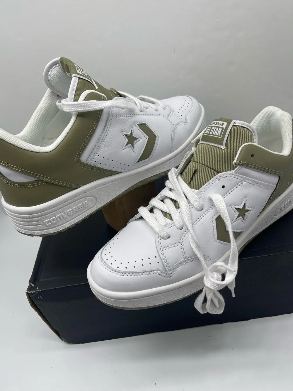 Converse •Men’s Sz 10 A11092C WEAPON OX
WHITE/MOSSY SLOTH/WHITE Athletic Sneaker - Picture 10 of 16